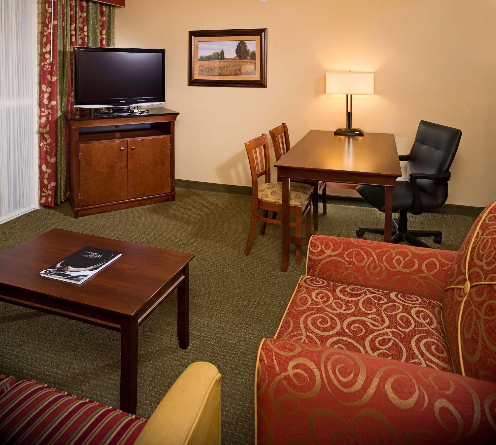 Embassy Suites Dallas - Park Central Area Buitenkant foto